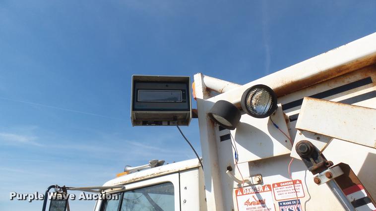 image for item DA7767 1987 Ford L8000 feed mixer truck