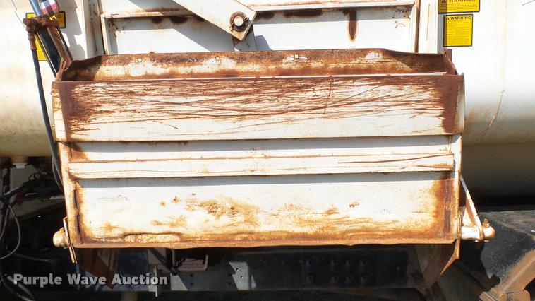 image for item DA7767 1987 Ford L8000 feed mixer truck