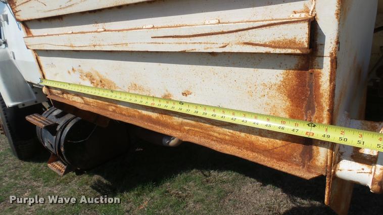 image for item DA7767 1987 Ford L8000 feed mixer truck