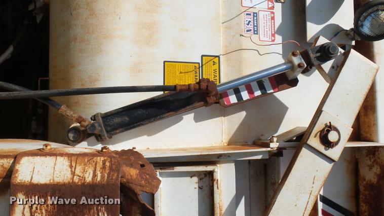 image for item DA7767 1987 Ford L8000 feed mixer truck