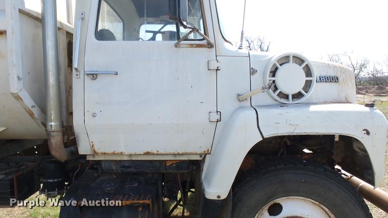 image for item DA7767 1987 Ford L8000 feed mixer truck