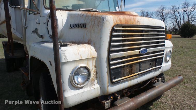 image for item DA7767 1987 Ford L8000 feed mixer truck