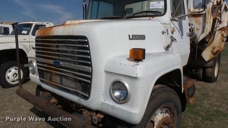 image for item DA7767 1987 Ford L8000 feed mixer truck