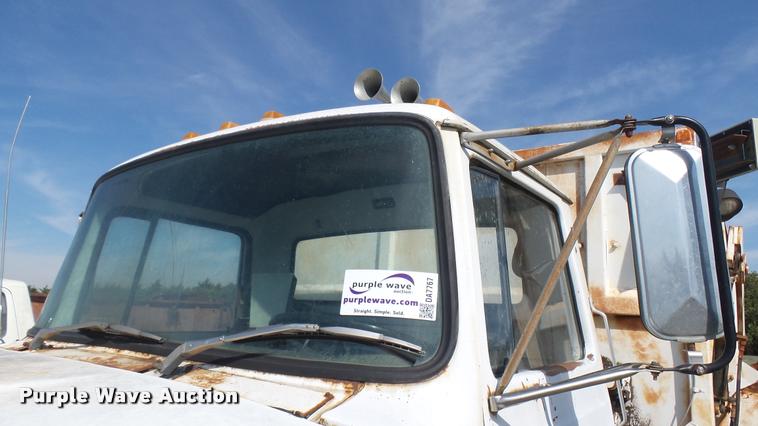 image for item DA7767 1987 Ford L8000 feed mixer truck