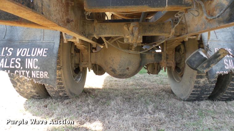 image for item DA7767 1987 Ford L8000 feed mixer truck