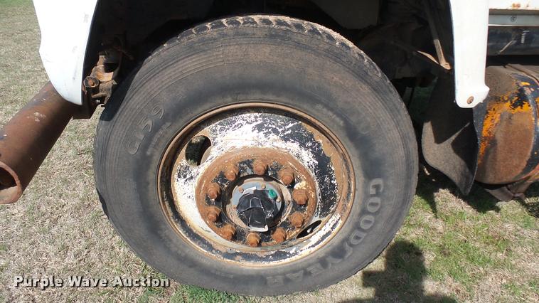 image for item DA7767 1987 Ford L8000 feed mixer truck