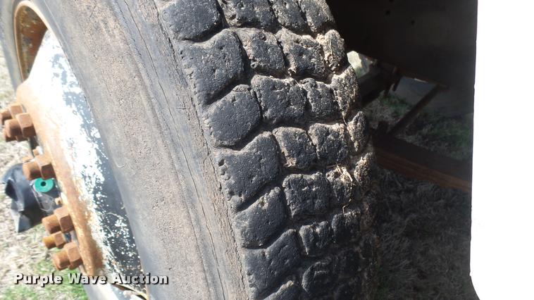 image for item DA7767 1987 Ford L8000 feed mixer truck