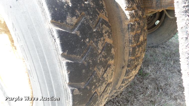 image for item DA7767 1987 Ford L8000 feed mixer truck