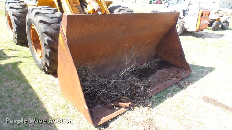 image for item DA7770 1976 John Deere 644B wheel loader