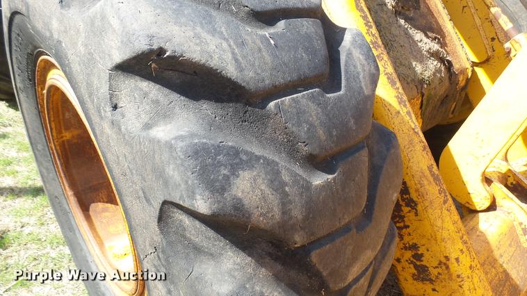 image for item DA7770 1976 John Deere 644B wheel loader