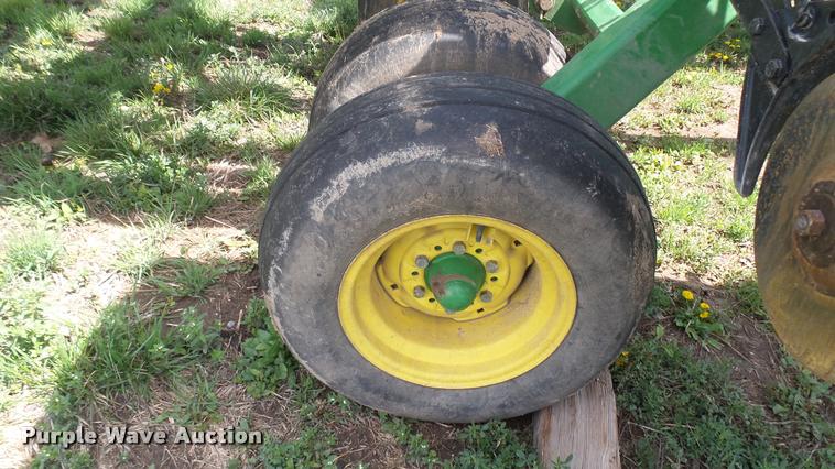 image for item DA7785 John Deere 455 grain drill