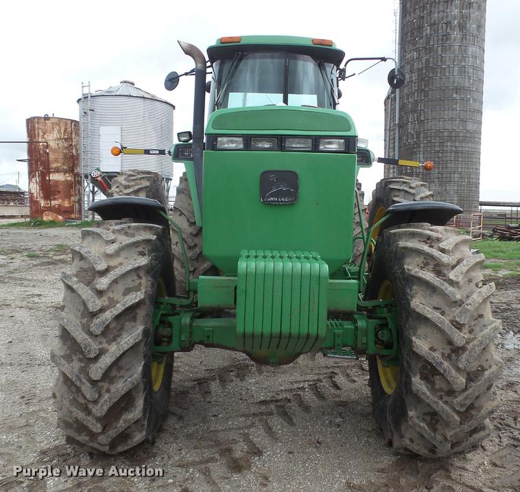 image for item DA8017 1992 John Deere 4960 MFWD tractor