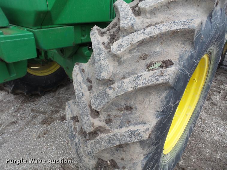 image for item DA8017 1992 John Deere 4960 MFWD tractor