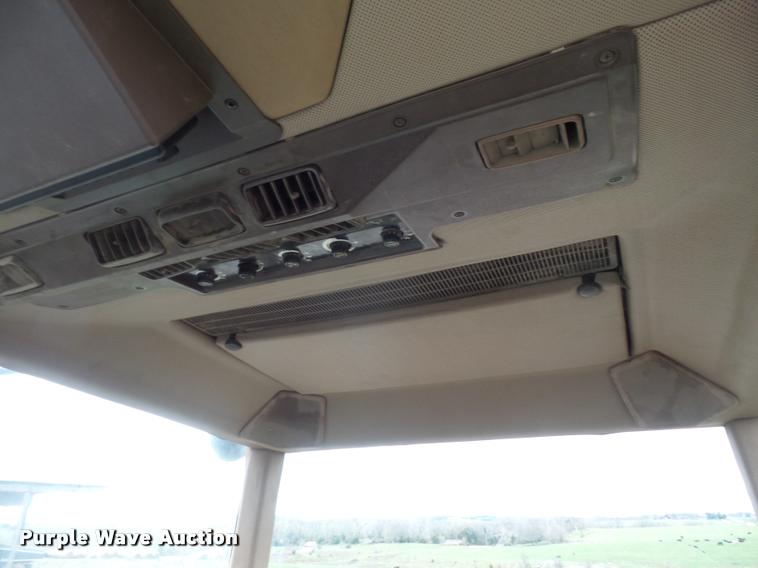 image for item DA8017 1992 John Deere 4960 MFWD tractor