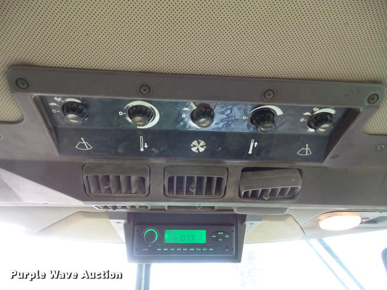 image for item DA8017 1992 John Deere 4960 MFWD tractor