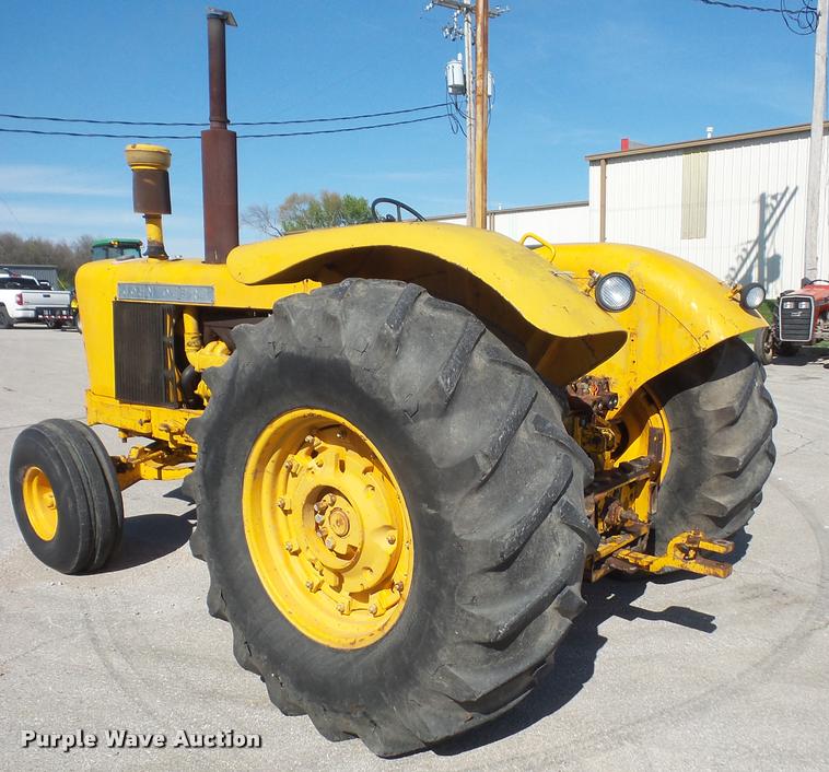 image for item DA8047 1970 John Deere 700A tractor