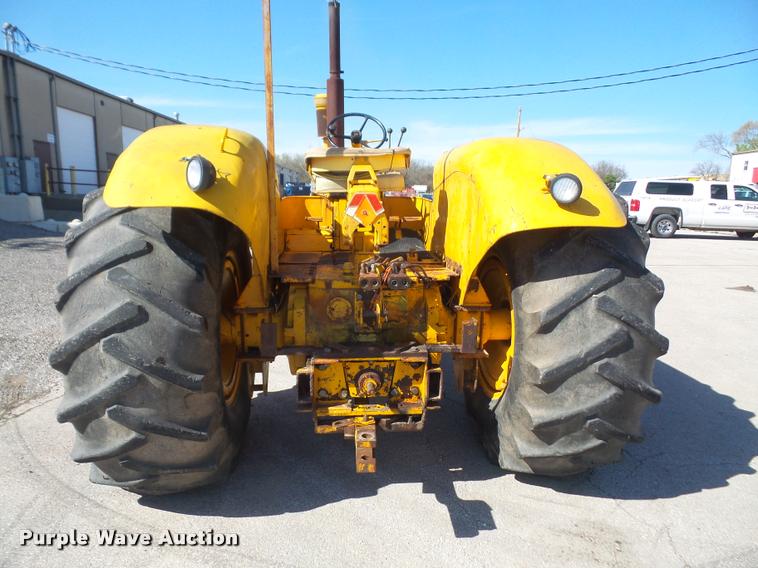 image for item DA8047 1970 John Deere 700A tractor