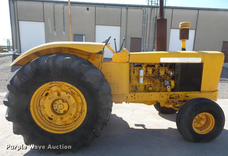 image for item DA8047 1970 John Deere 700A tractor