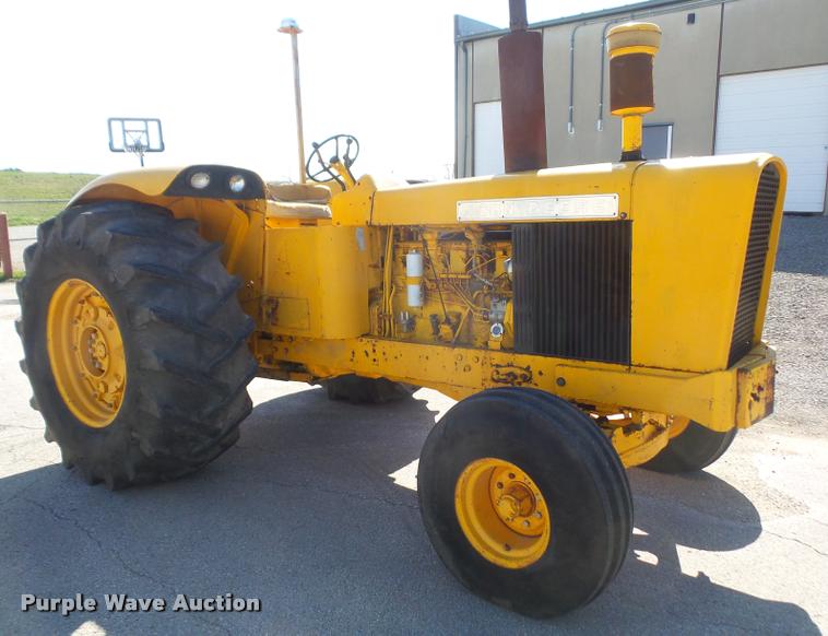 image for item DA8047 1970 John Deere 700A tractor