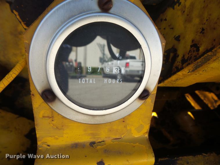 image for item DA8047 1970 John Deere 700A tractor