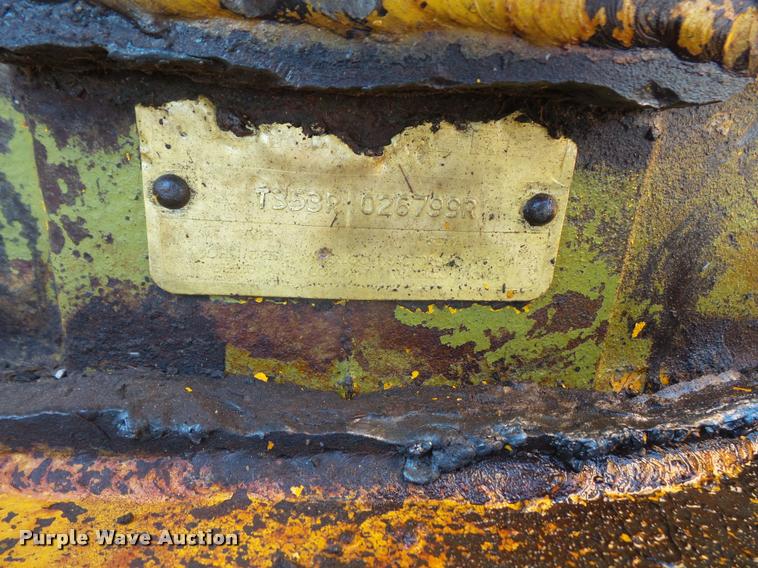 image for item DA8047 1970 John Deere 700A tractor