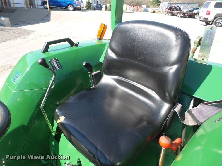 image for item DA8058 1995 John Deere 870 MFWD tractor