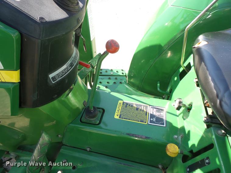 image for item DA8058 1995 John Deere 870 MFWD tractor