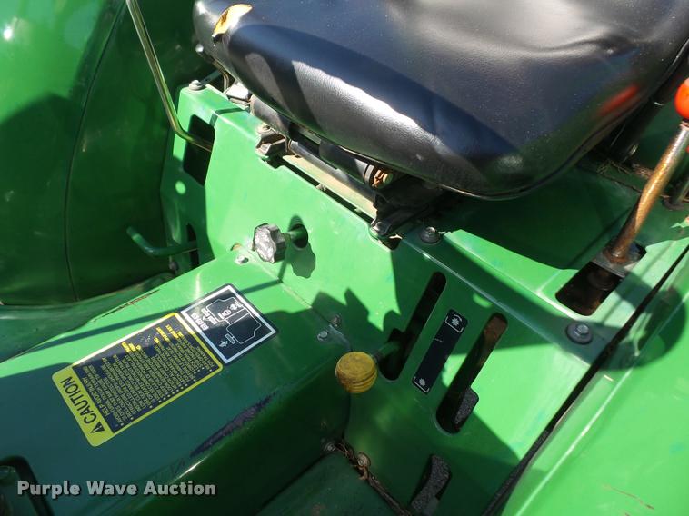 image for item DA8058 1995 John Deere 870 MFWD tractor