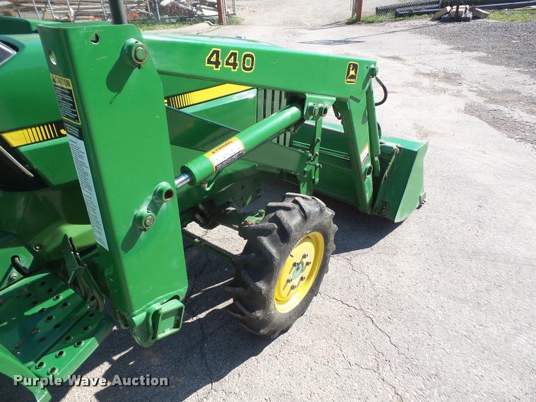image for item DA8058 1995 John Deere 870 MFWD tractor