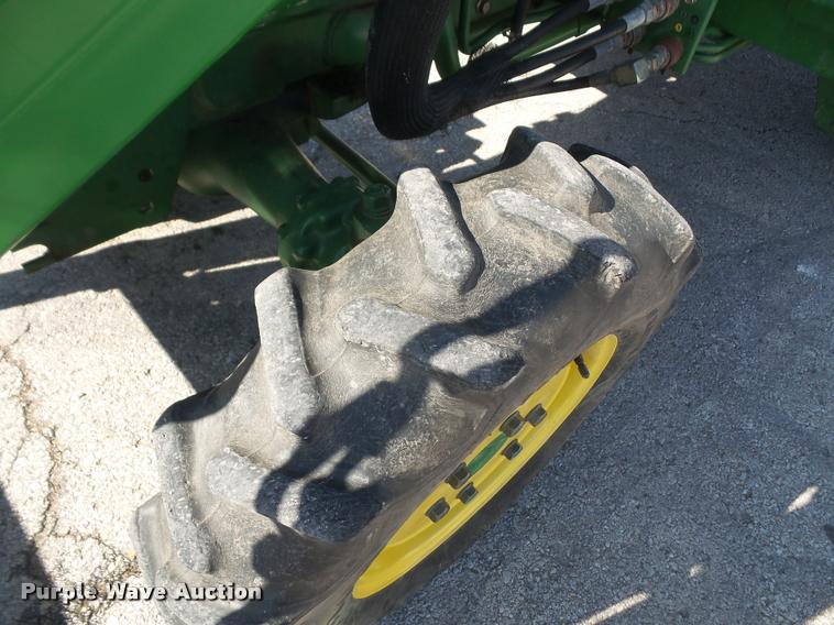 image for item DA8058 1995 John Deere 870 MFWD tractor