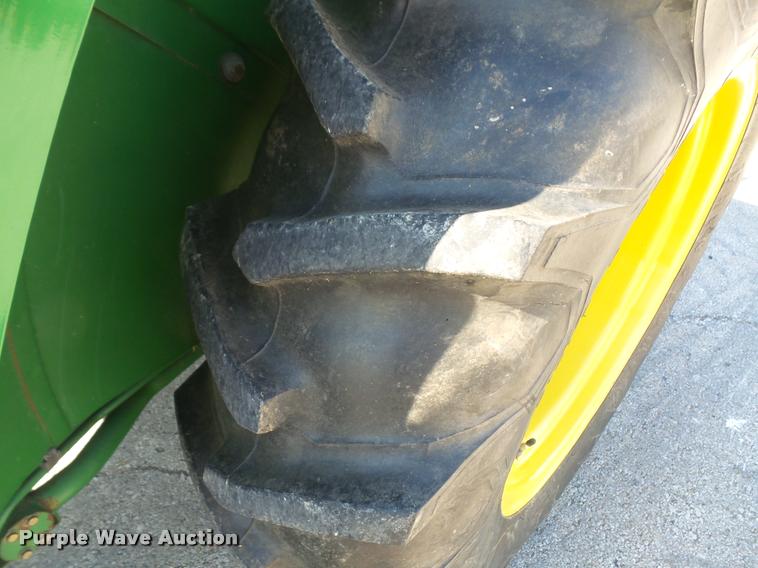 image for item DA8058 1995 John Deere 870 MFWD tractor