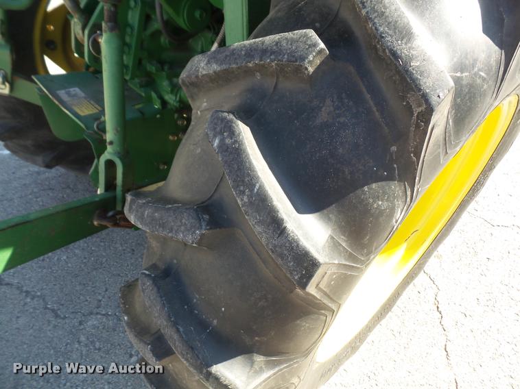 image for item DA8058 1995 John Deere 870 MFWD tractor