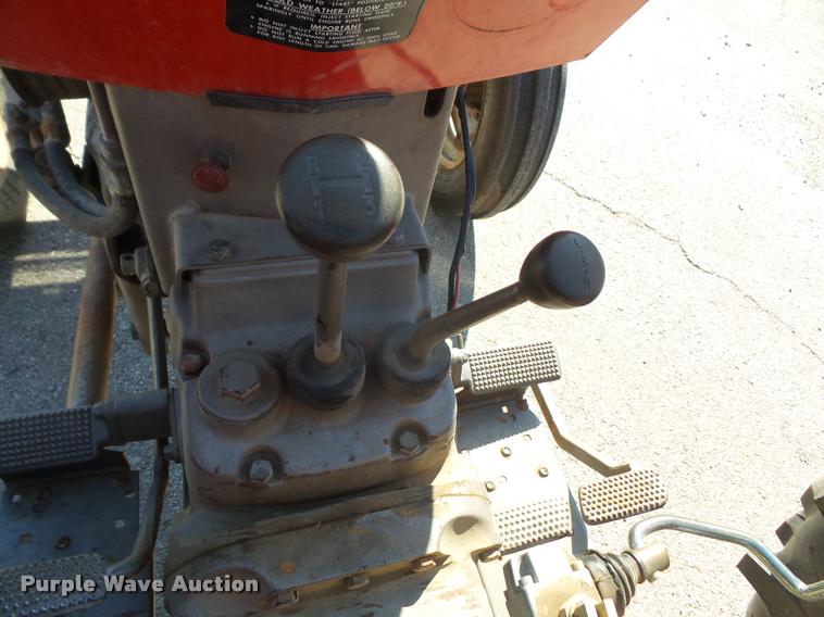 image for item DA8059 1982 Massey-Ferguson 230 tractor