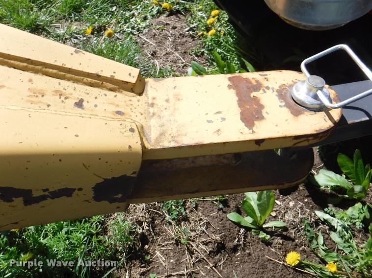 image for item DB3887 1999 Vermeer 604L round baler