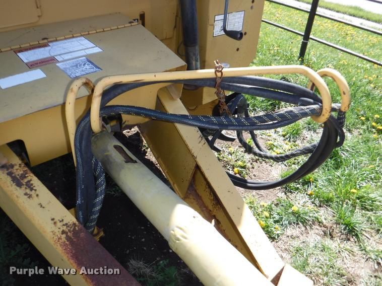 image for item DB3887 1999 Vermeer 604L round baler