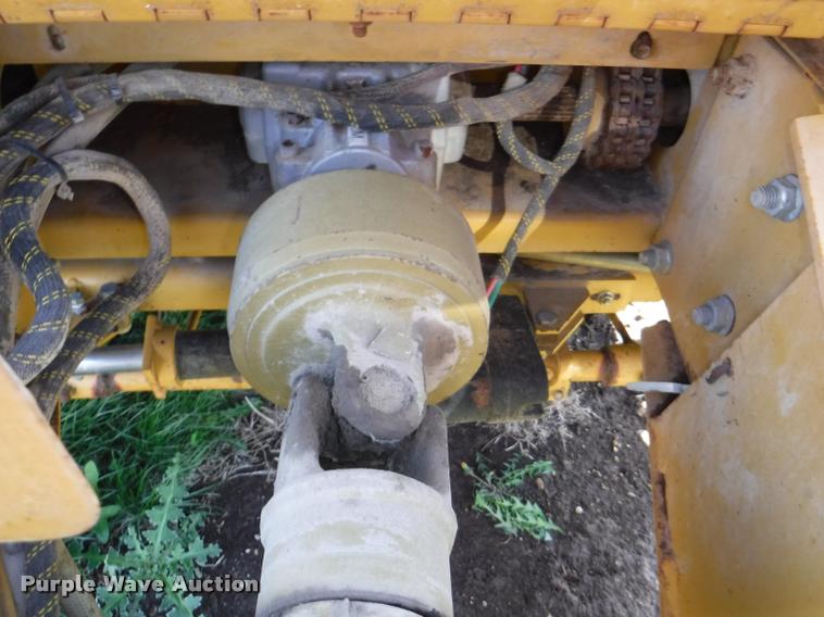 image for item DB3887 1999 Vermeer 604L round baler