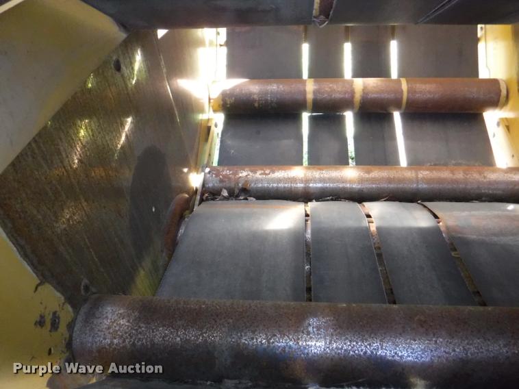 image for item DB3887 1999 Vermeer 604L round baler