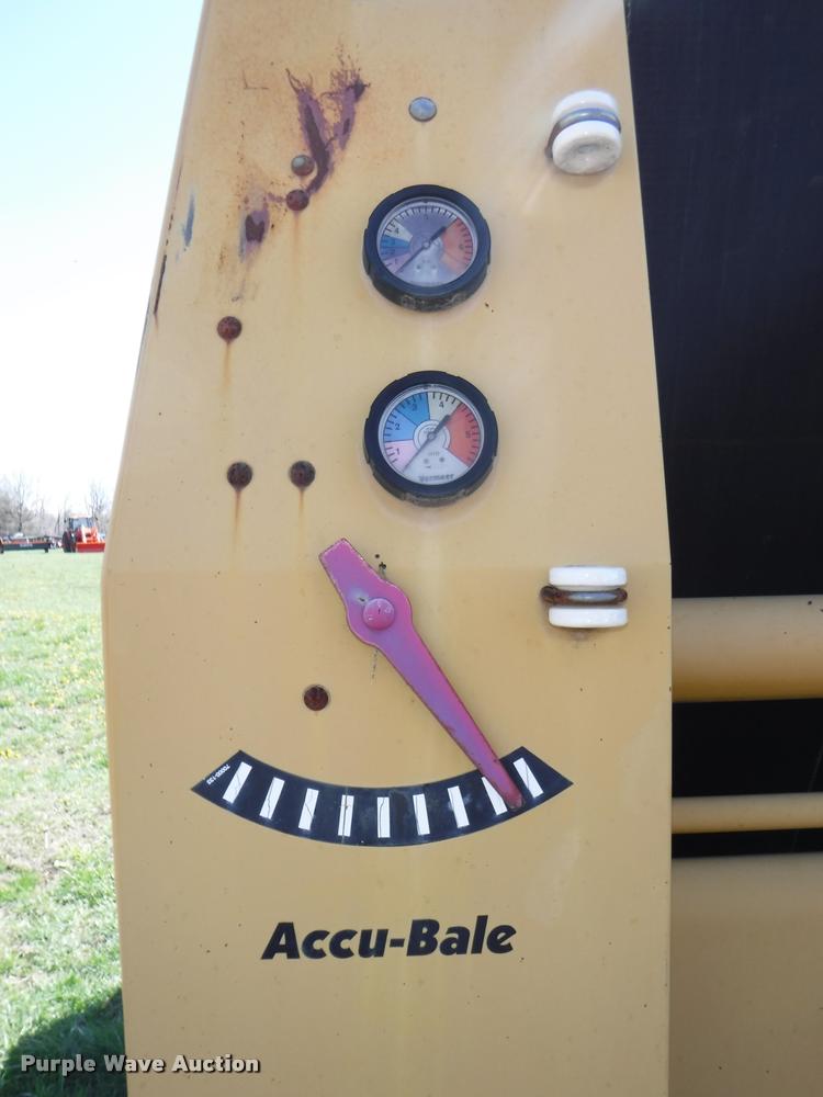 image for item DB3887 1999 Vermeer 604L round baler