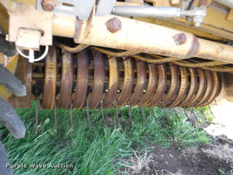 image for item DB3887 1999 Vermeer 604L round baler