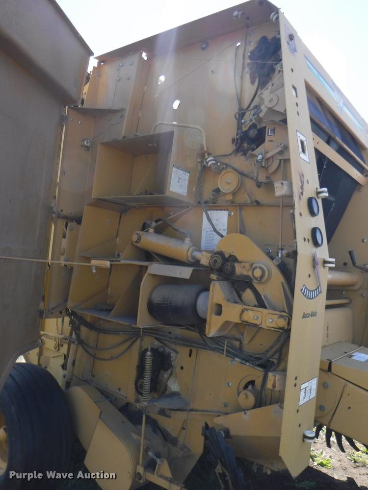 image for item DB3887 1999 Vermeer 604L round baler