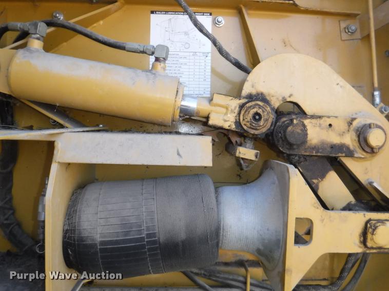 image for item DB3887 1999 Vermeer 604L round baler