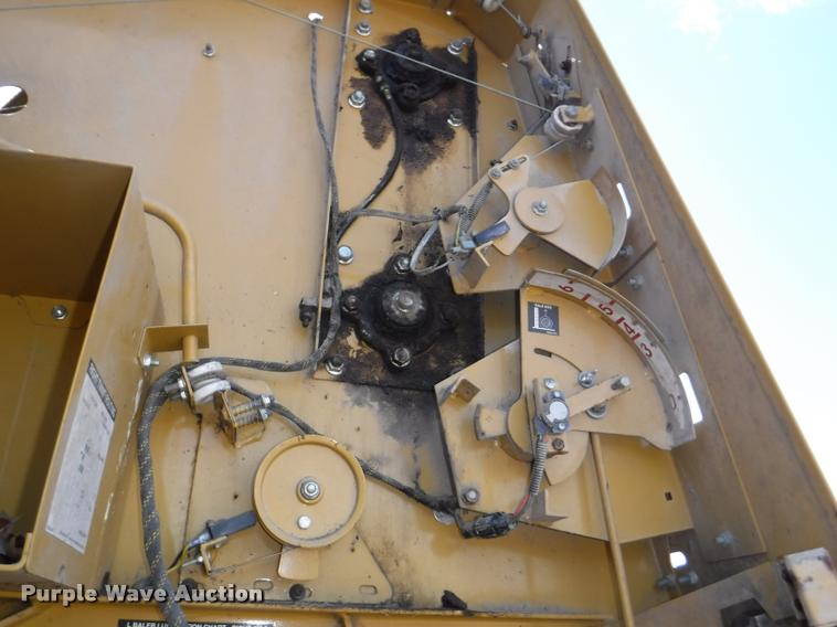 image for item DB3887 1999 Vermeer 604L round baler