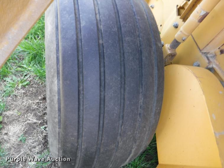 image for item DB3887 1999 Vermeer 604L round baler