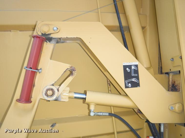 image for item DB3887 1999 Vermeer 604L round baler