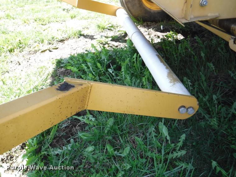 image for item DB3887 1999 Vermeer 604L round baler