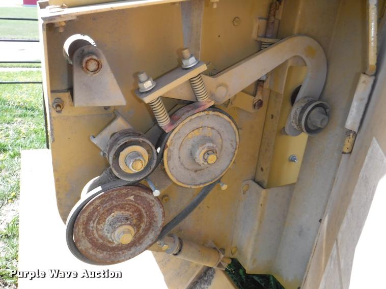 image for item DB3887 1999 Vermeer 604L round baler