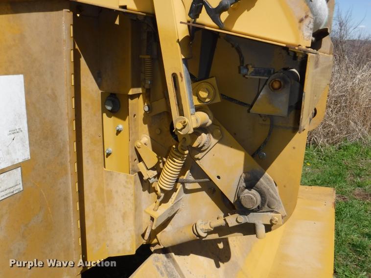 image for item DB3887 1999 Vermeer 604L round baler