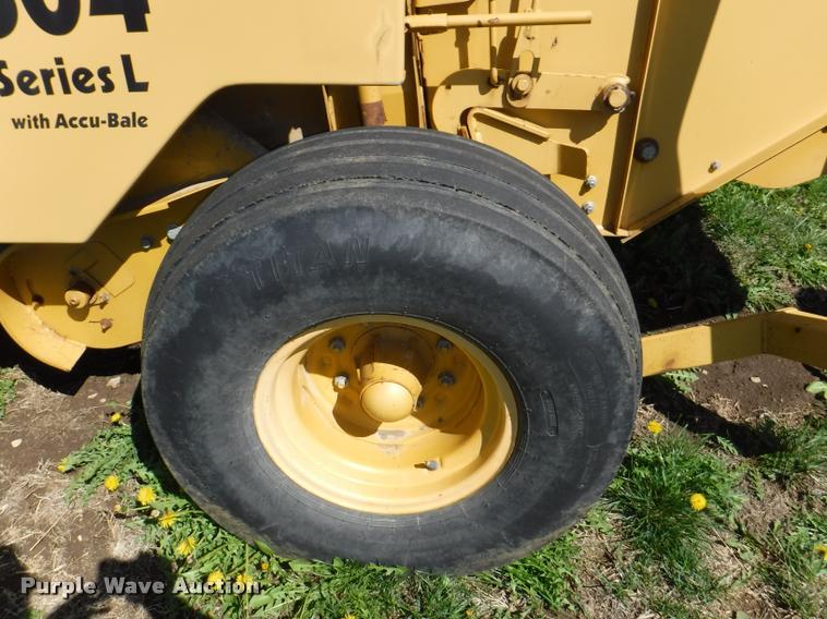 image for item DB3887 1999 Vermeer 604L round baler