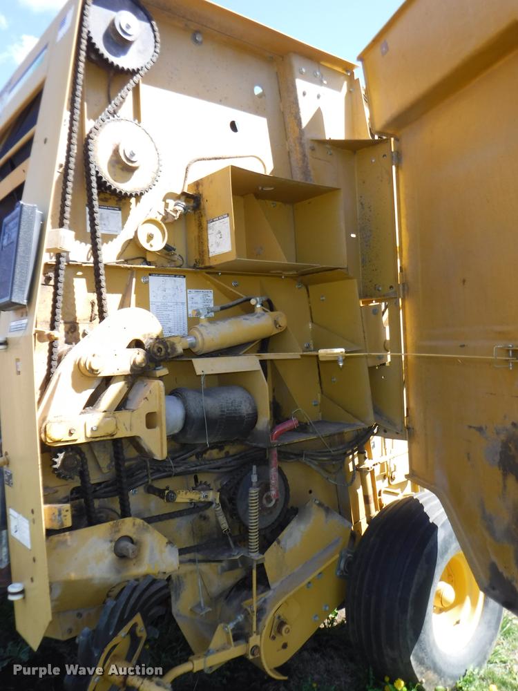 image for item DB3887 1999 Vermeer 604L round baler