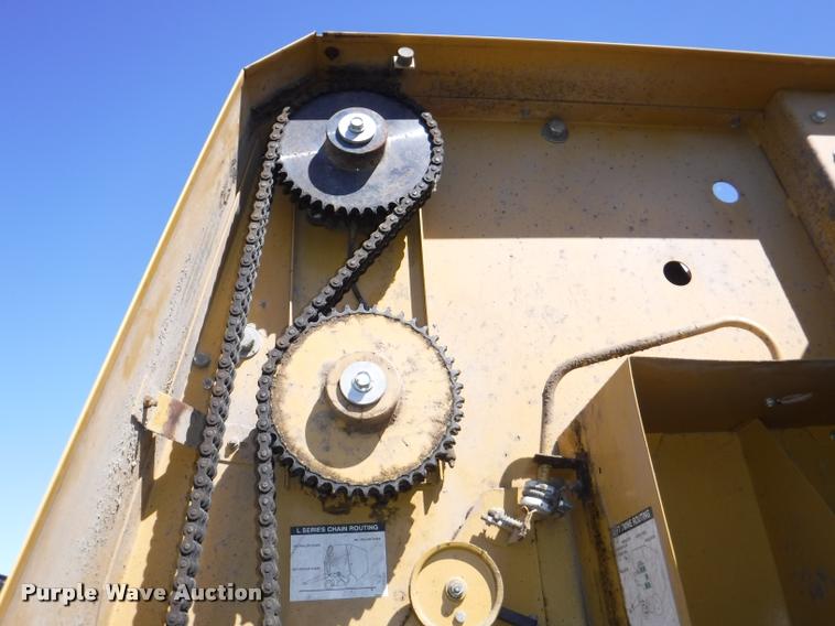 image for item DB3887 1999 Vermeer 604L round baler